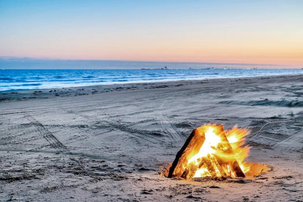 Beachfront*Spectacular View*4 Bd*Sleeps 14 Villa Bolivar Peninsula Bagian luar foto